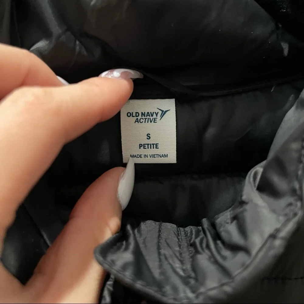 Black Old Navy Zip Up Puffer - Picture 4 of 4